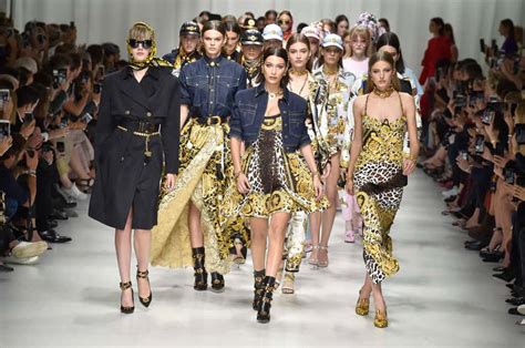 versace em que cidade desfila|Versace .